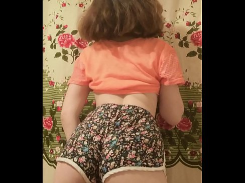 ❤️ セクシーな若いベイブがカメラでショーツを脱ぐ ❤️ 美女ポルノ ❌️